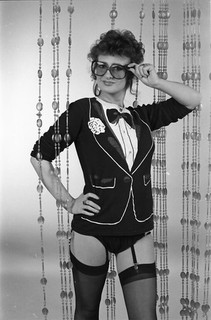 2 alte sw Negative hübsche Frau 35mm vom prof. Fotograf abx AB1