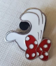 Minnie Mouse Right Hand Half Heart Glove Individual Disney Park Trading Pin❤