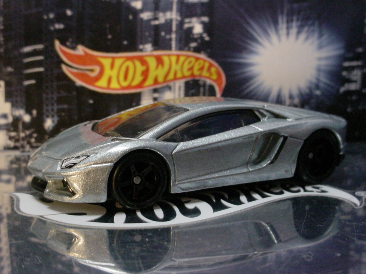 2022 Hot Wheels Premium LAMBORGHINI AVENTADOR COUPE ☆silver