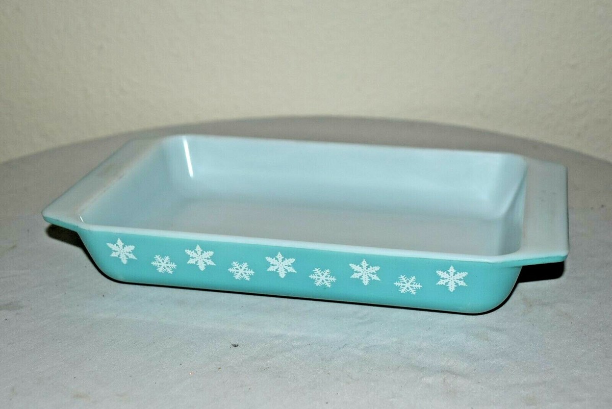 Vintage PYREX #548 Space saver White Snowflake Turquoise CASSEROLE