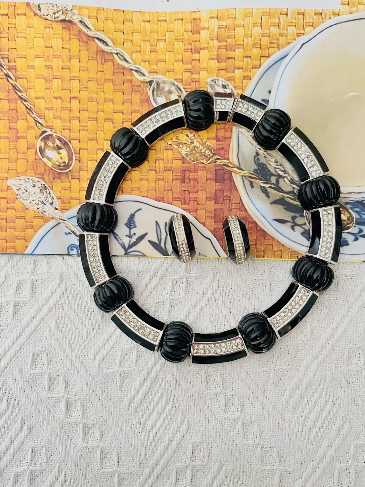 Christian Dior vintage noir large maillon charnière cristal sculpté melon festonné, ensemble
