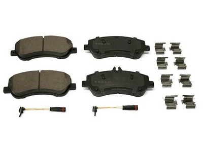 For 2013-2015 Mercedes GLK250 Brake Pad Set Front Akebono 56716BDQQ 2014
