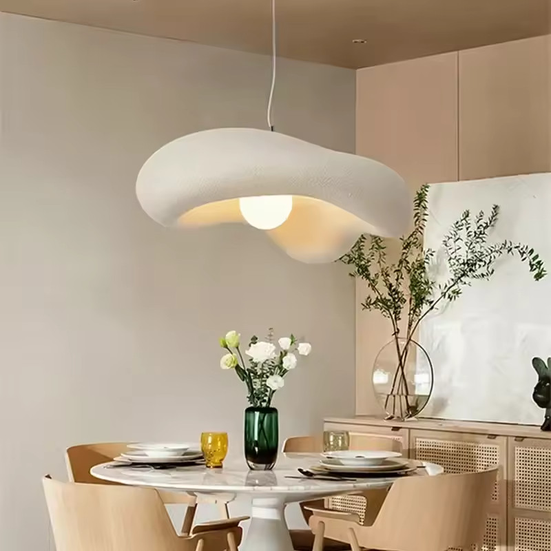 Suspension nordique wabi-sabi en résine crème, plafonnier au design organique