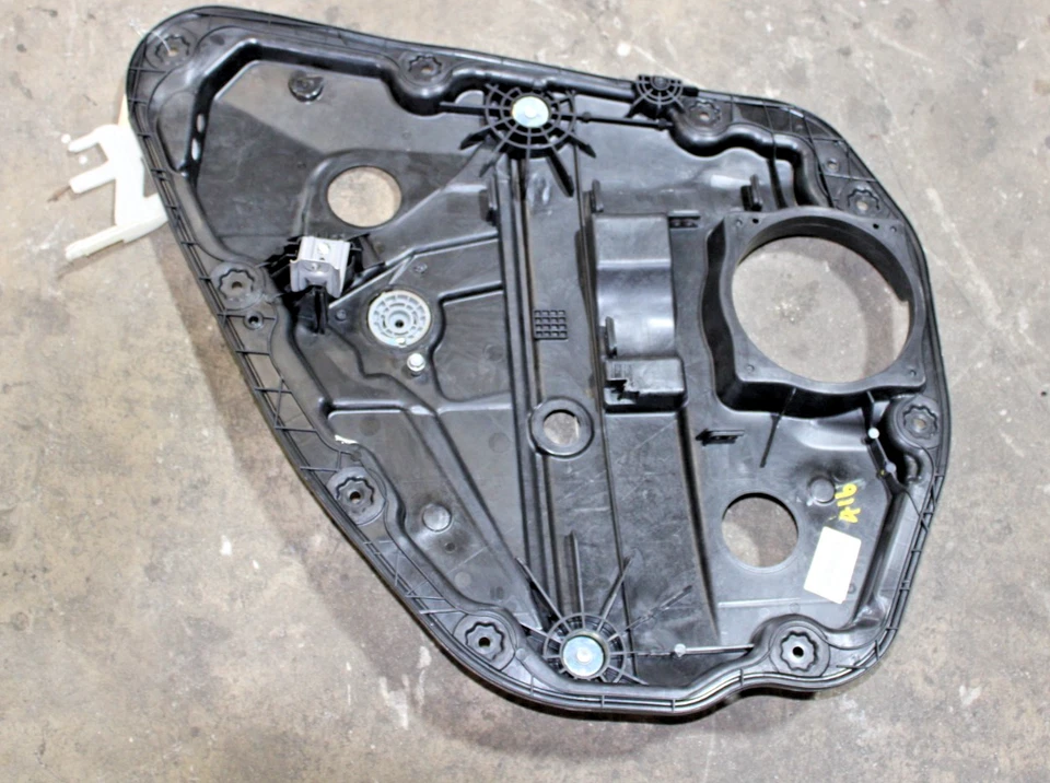 Оригинальный регулятор стеклоподъемника передний левый 2012-2017 HYUNDAI AZERA 824713V000 - Изображение 4 из 4