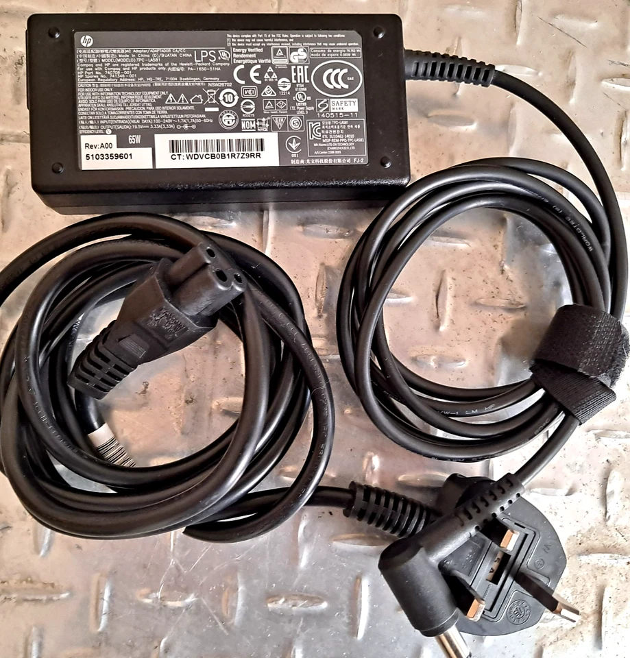 HP Genuine Laptop Charger model TPC-LA581 740708-001 19.5V 3.33A 65W - UK Plug - image 4 of 4