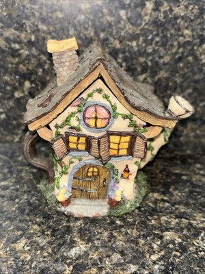 Boyds Bears ''Ms. Martha's Garden Cottage'' 1E Route 33 1/3 Village Flowers