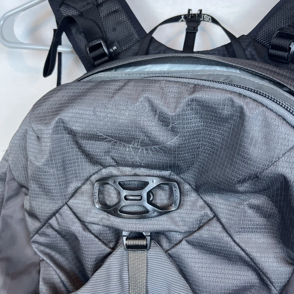Osprey Talon 22 Men's Ventilated Lightweight Hiking Backpack Gray S/M GREAT - Image 3 of 4
