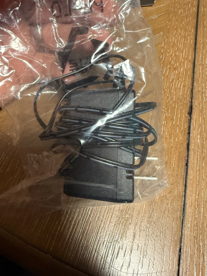 ARRIS SURFboard SBG10 DOCSIS 3.0 Cable Modem Wi-Fi Router AC1600Mbps - Image 4 of 4