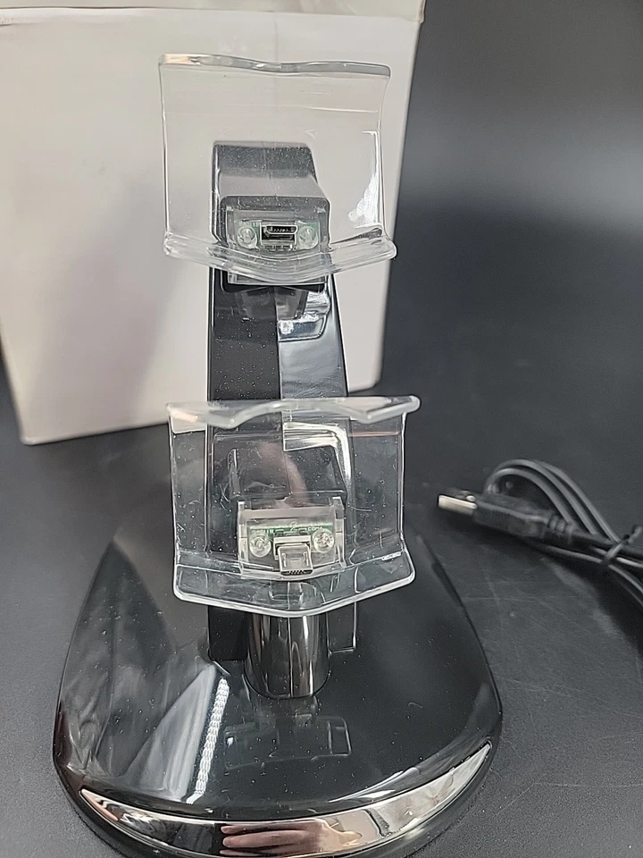 Energizer Dual Controller Charging Station with AC Adapter - Image 2 of 4