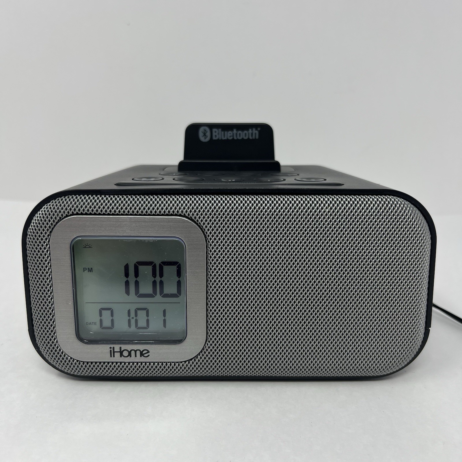 iHome Dual Alarm Clock Bluetooth Speaker USB iOS Android iBT22 AC Battery
