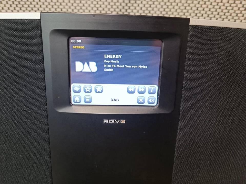 REVO IKON DAB FM Digital I-POD AUX LAN Out Internet Radio Touchscreen - Bild 4 von 4