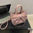 Foto 12 di 16