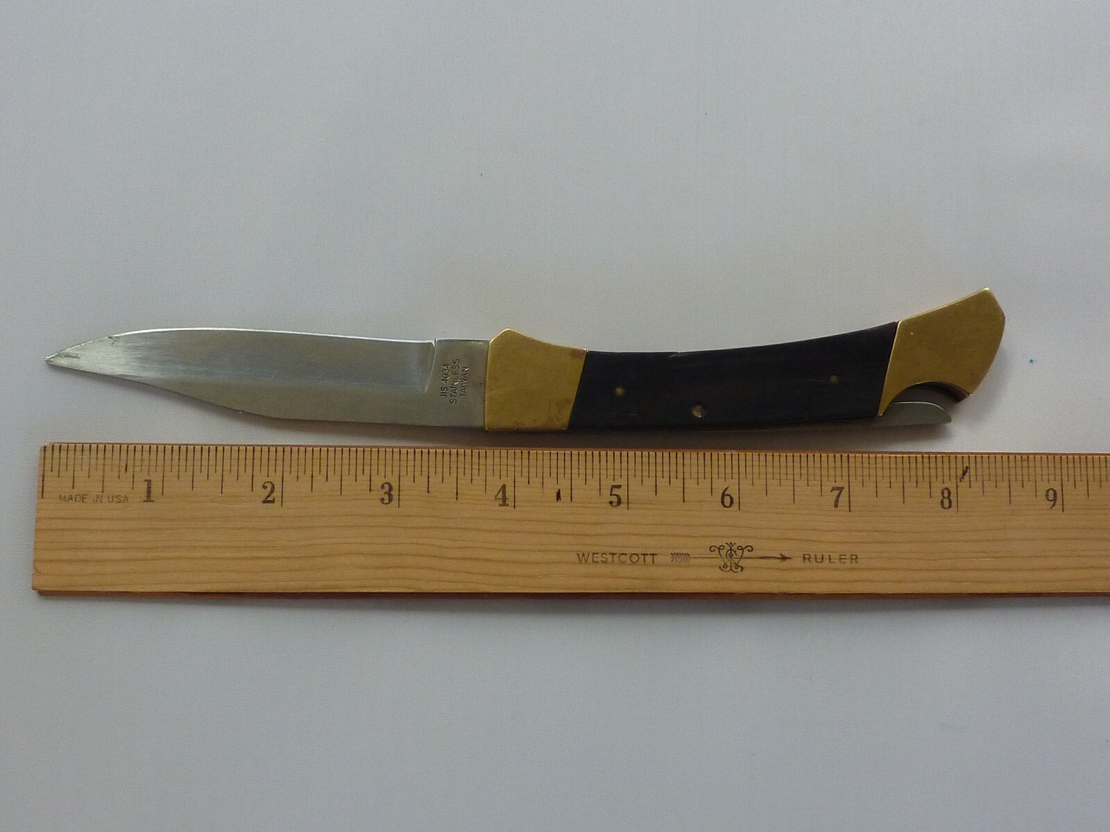 VINTAGE 8 1/2" FOLDING KNIFE (3 3/4" STAINLESS BLADE) MADE IN TAIWAN