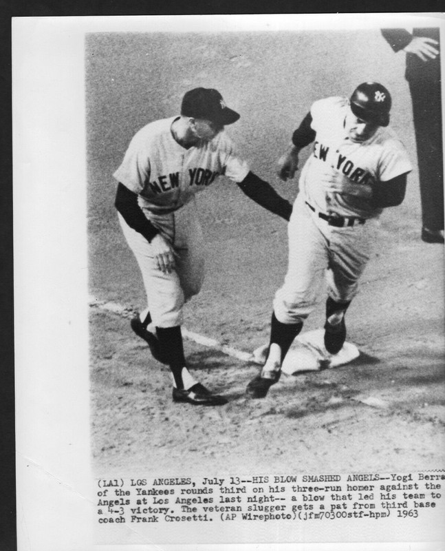 1963 WIRE PHOTO YOGI BERRA/FRANK CROSETTI YANKEES RARE!