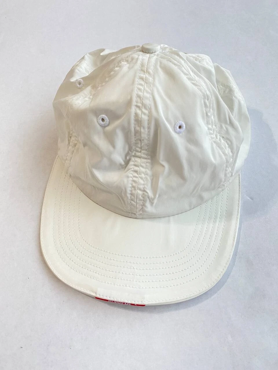 Casquette blanche suprême