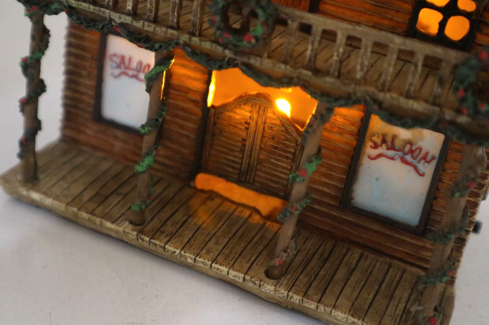 WMG 2005, Log Saloon Christmas Theme, Illuminated, C-8, LN