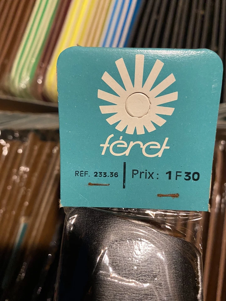peigne à Cheveux Féret Paris Pour Revendeur Ancien Lot vintage de 200 Pièces - Photo 2/4