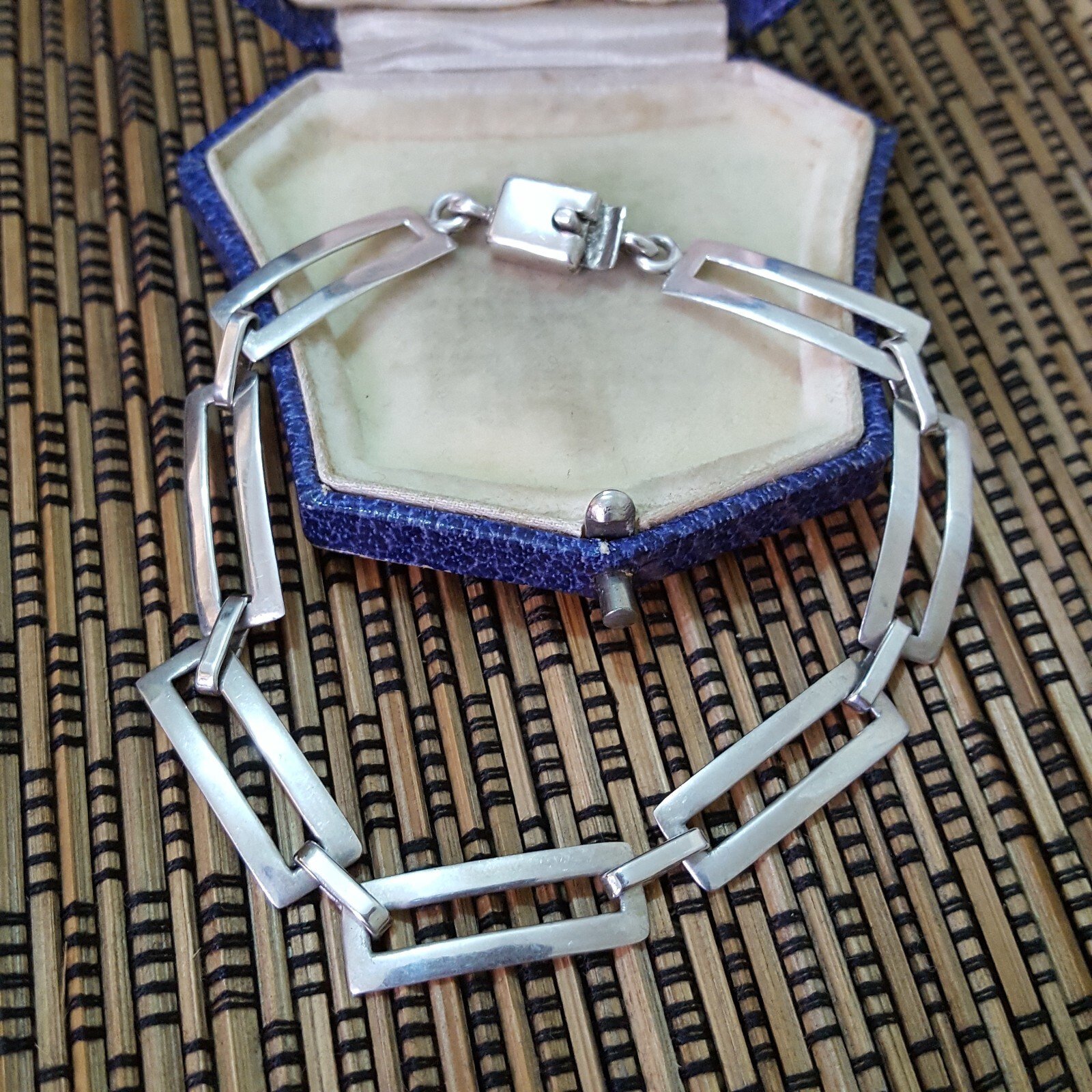 Picture 1 of 8