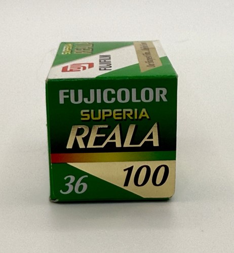 Fujicolor Reala Superia 35mm FIlm 100 ISO 36 Belichtungen VERSIEGELT abgelaufen 11/2004 - Bild 3 von 5
