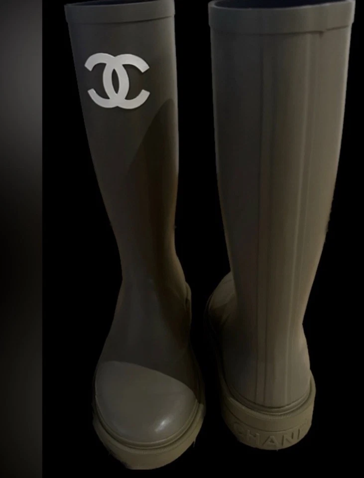 Chanel REV Green White Caoutchouc CC Logo High Pull On Rubber Rain Boots 37.5 - Image 3 of 4