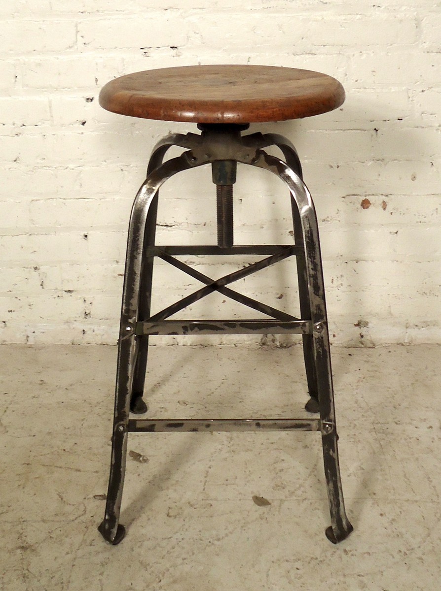 Mid-Century Modern Industrial Stool (05720)NS