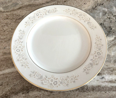 Diamond Japan Winchester White/Gray Flowers, Smooth, Gold - 10-1/2'' DINNER PLATE
