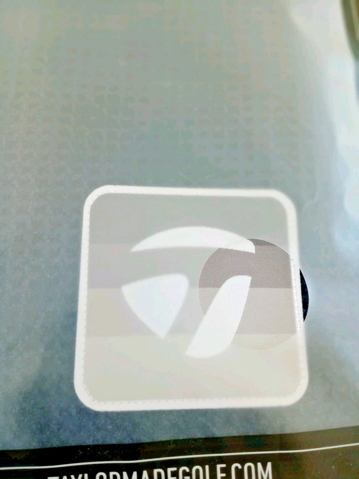 Taylormade Golf Towel with Magnet — 第 2/4 张图片