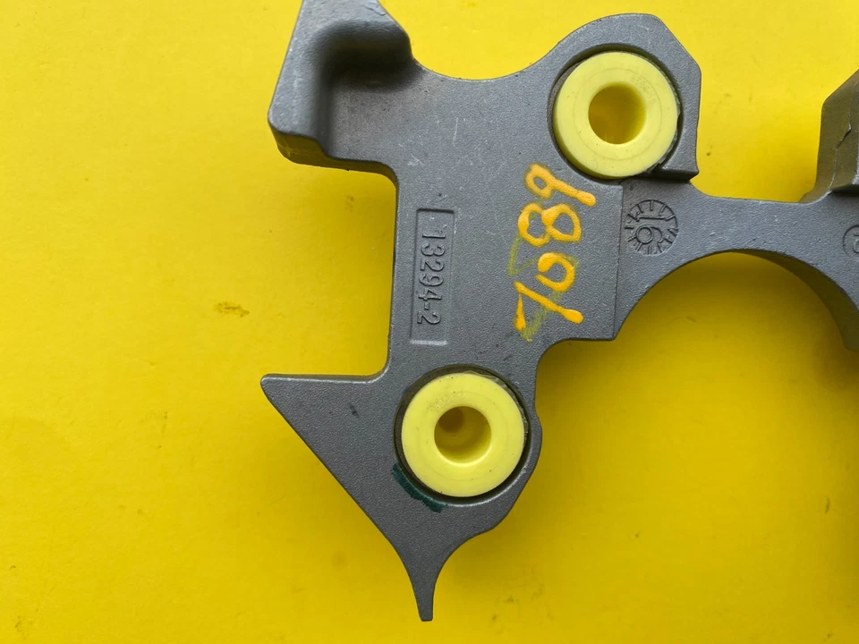 Chevrolet Tahoe 2015-20 volante soporte de montaje central OEM 23278624 Foto 2 de 4