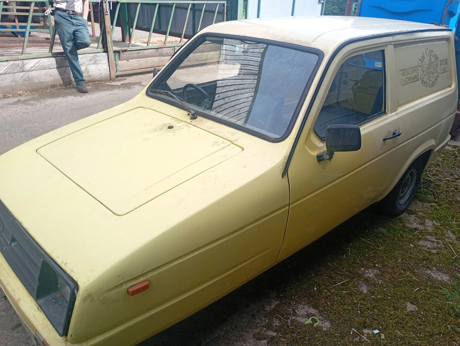 Reliant Rialto Van Yellow Three Wheeler 848cc - Picture 2 of 10