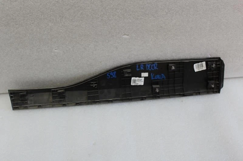 2018 2019 2020 2021 2022 HYUNDAI KONA LEFT REAR DOOR LOWER MOLDING TRIM - Image 4 of 4