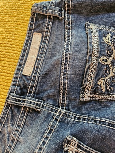 Womens Size 2 Rythym In Blues Faded Boot Cut Jeans Beautiful Embroidered Pockets - Bild 13 von 14
