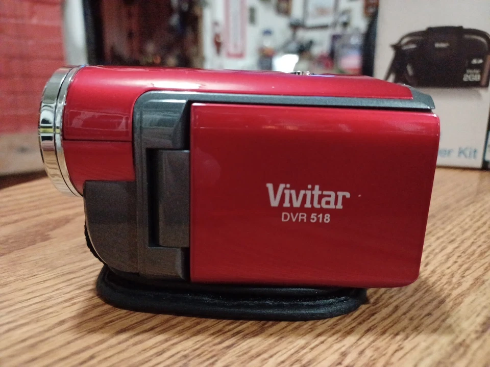 Vivitar DVR 518 Digital Video Recorder Camcorder Red + Vivitar SK425 Kit New - Image 2 of 4