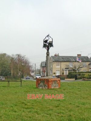 FOTO BLICK AUF DIE LÖWENSTRASSE VORBEI AM DORFSCHILD DAS SCHILD WIRD VON TH