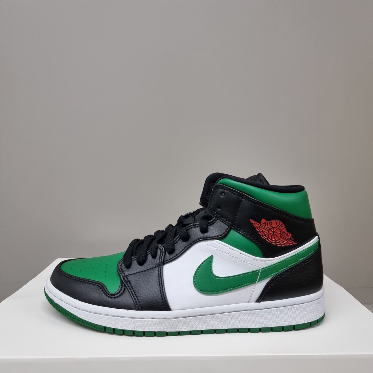 NIKE AIR JORDAN 1 MID 