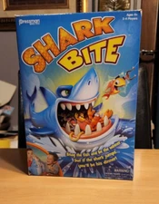 2017 Shark Bite Roll the Die and Fish for Colorful Sea Creatures EUC complete