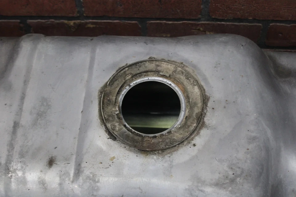 1982-1986 Chevrolet Chevy C10 Fuel Tank Kit Assembly - Image 4 of 4