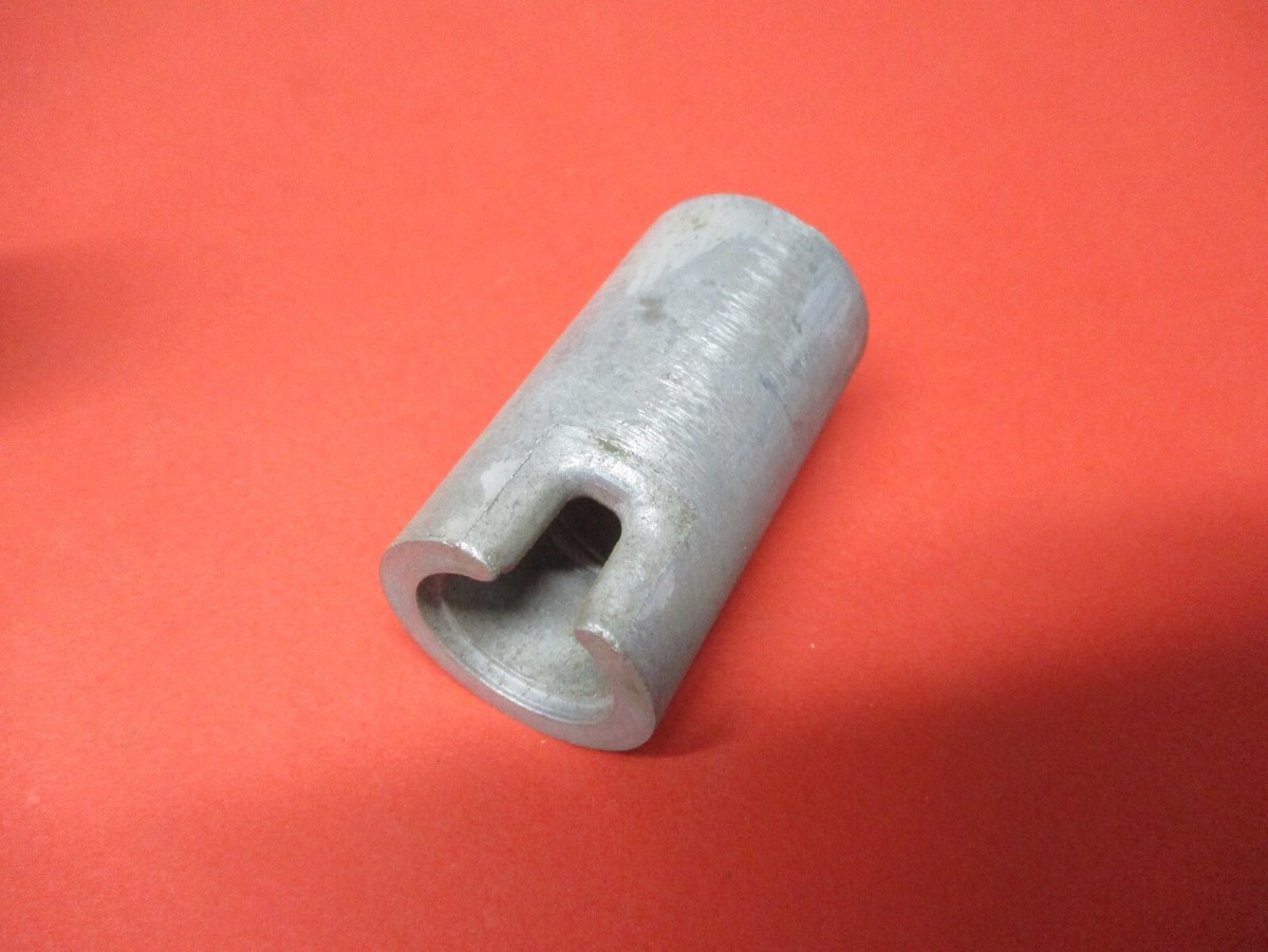 NOS NEW ORIGINAL OEM SUZUKI KICK SHAFT SPRING GUIDE GT500 T500