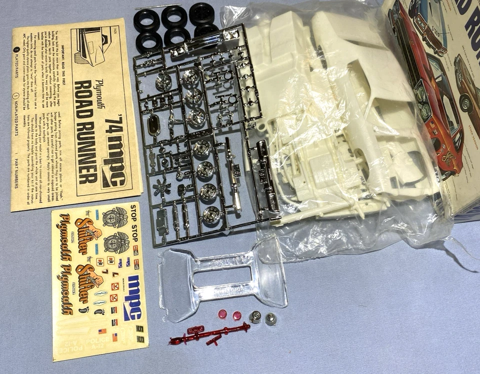 MPC ANNUAL 1974 PLYMOUTH ROADRUNNER #1-7425-250 AMT NOS S/I COMPLETE MODEL KIT - Image 4 of 4