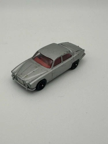 CORGI JUNIORS JAGUAR XJ6 4.2 SILVER DIECAST WHIZZWHEELS No.39 VINTAGE 1970