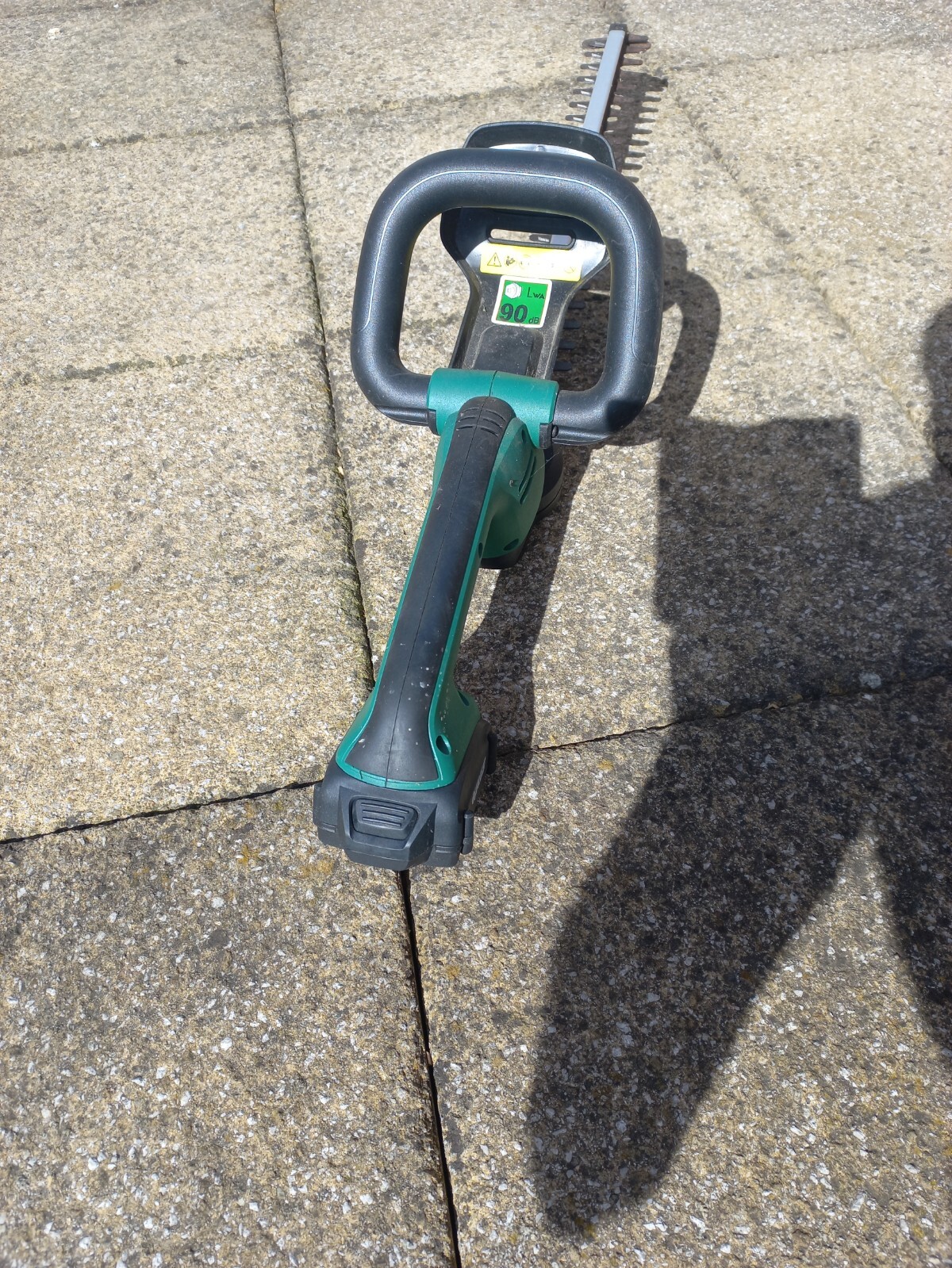 QUALCAST 18V Li ion CORDLESS HEDGE TRIMMER NEEDS BATTERY CHARGER