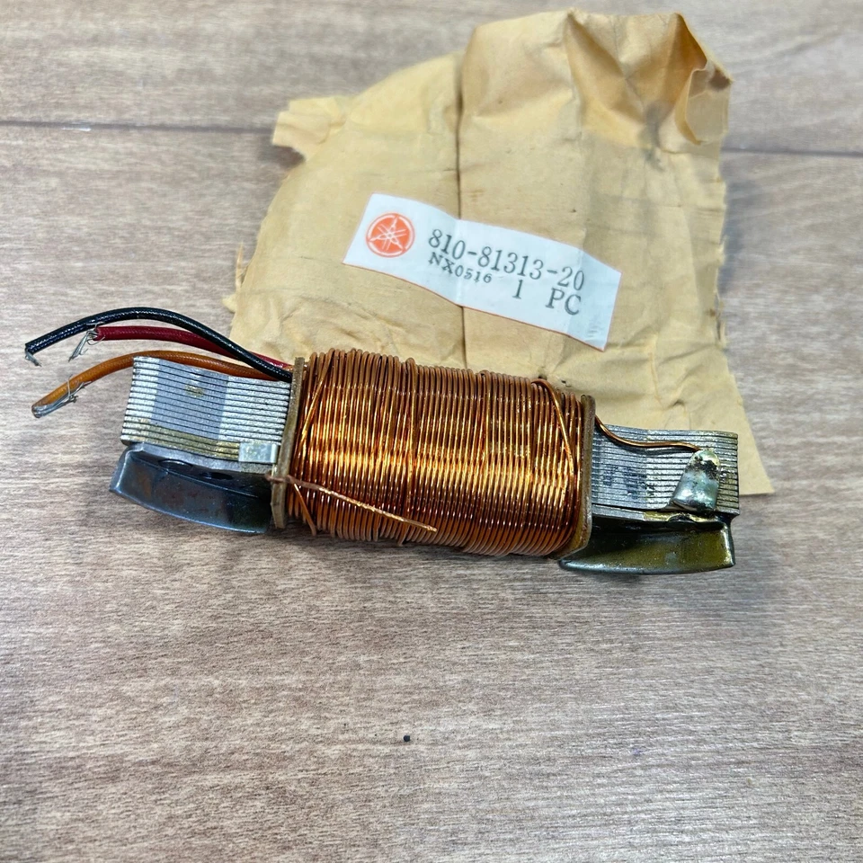 BOBINA DE ILUMINACIÓN YAMAHA OEM NOS / 810-81313-20-00 / SW396 GP396 SL338 SS433 EW433 Foto 2 de 3