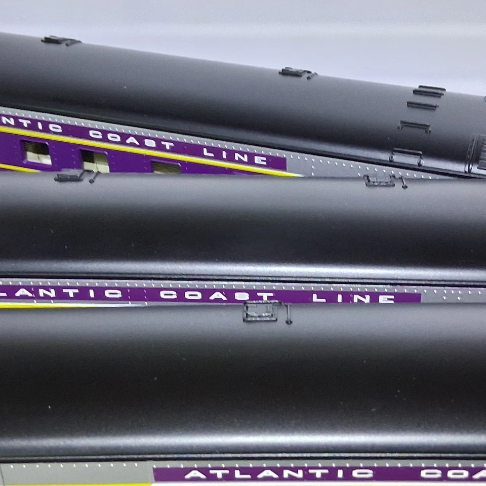 K-Line Trains Atlantic Coast Line Passenger 4Pack Streamliners O Gauge Lightning - Image 4 of 4