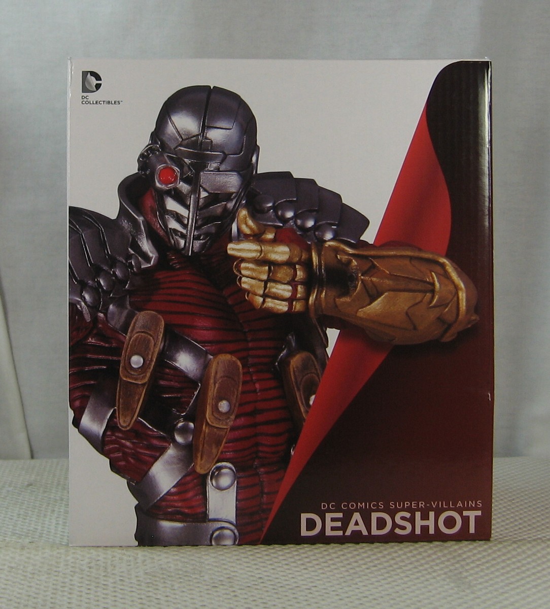 DC collectibles デッドショット Amazon.com: DC Collectibles DC Comics Icons: Deadshot Statue