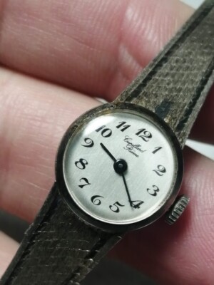 Montre mécanique vintage femme non testée - Pièce rétro à