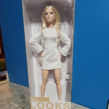 BARBIE SIGNATURE LOOKS MODEL #6 Blonde Female Doll, Blue Eyes GXB28 NRFB