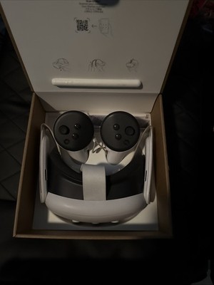 Meta Quest 3 All-in-One VR Headset White with Controllers Great Condition