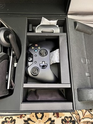 Oculus Rift CV1 VR Headset, Sensor, Remote, Xbox  Controller