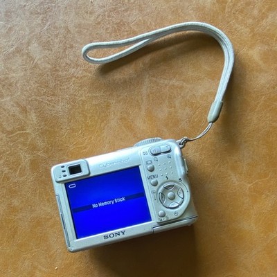 Sony Cyber-shot DSC-W1 Compact Digital Camera 5.1MP 3x Zoom Silver
