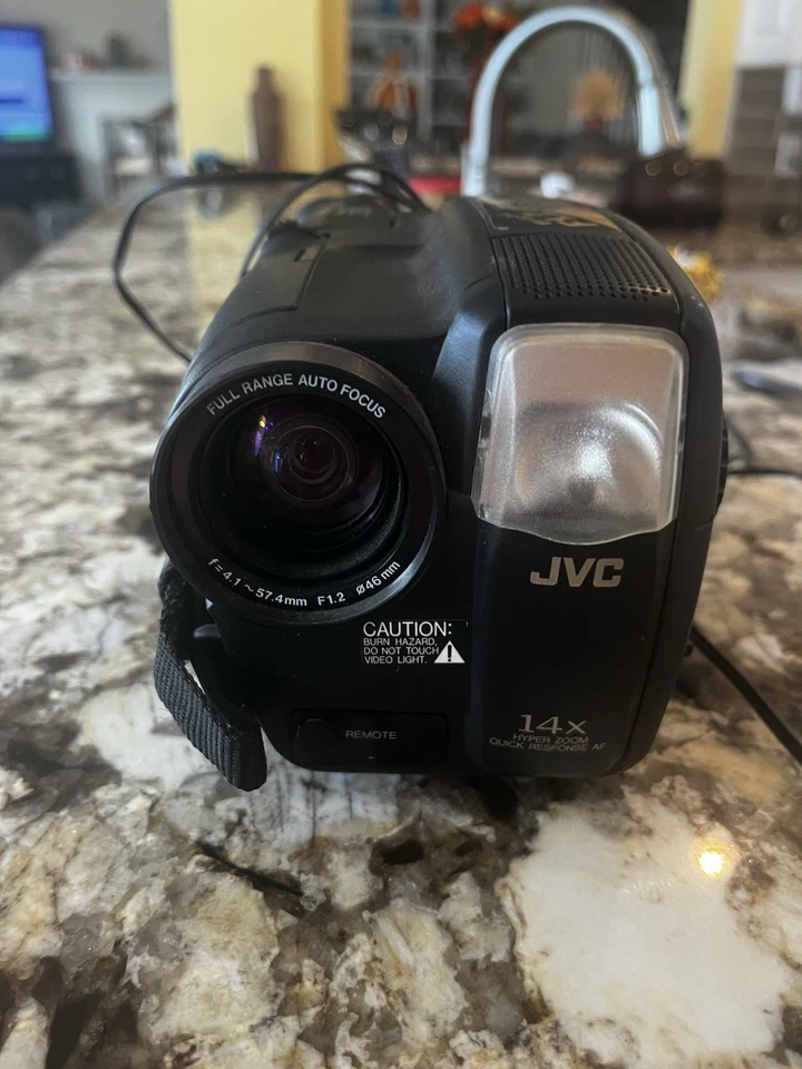 JVC Camcorder Model GR-AX655U Video Movie Compact VHS Intelligent Function - Image 3 of 4
