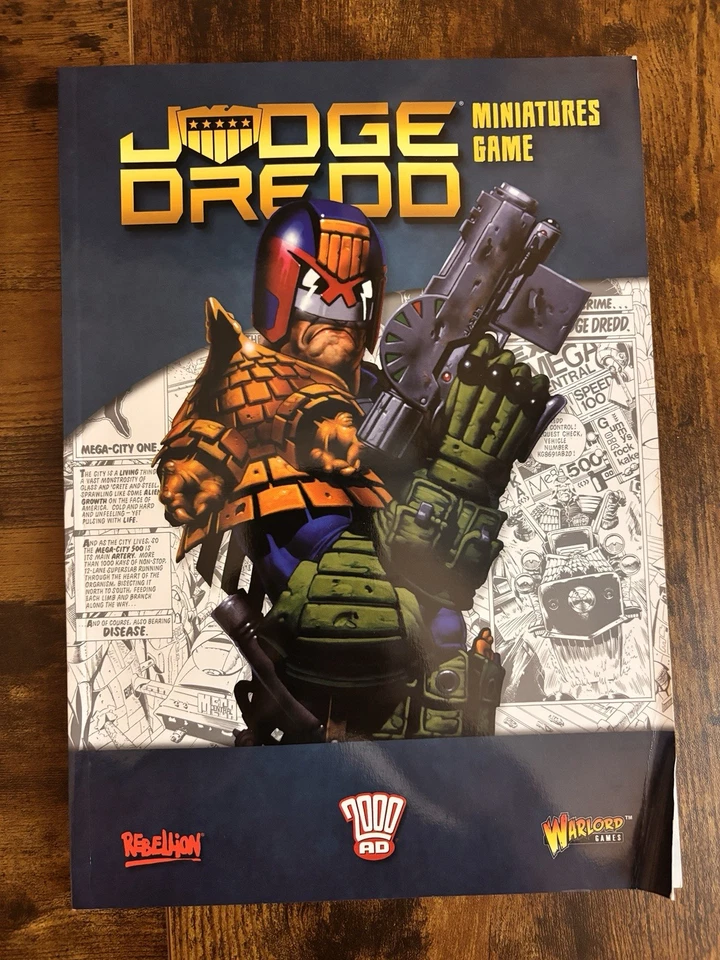 Judge Dredd I Am the Law Game,  Nicely Painted Miniatures, Separate Game Book. - Image 2 of 4